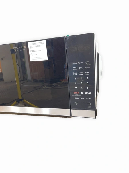 Frigidaire GMBS3068BF Microwave — photo 4