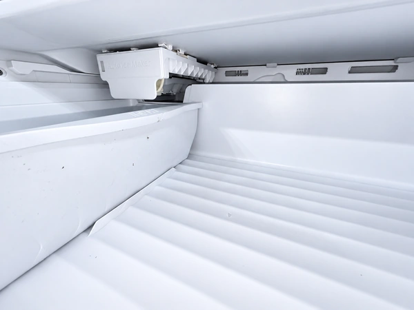 Hisense HRF266N6CSE1 26.6 cu. ft. French Door Refrigerator: freezer drawer interior with ice maker