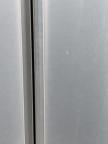 Hisense HRF266N6CSE1 26.6 cu. ft. French Door Refrigerator: close-up of scratches on the refrigerator doors